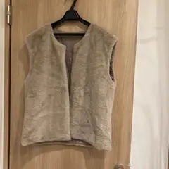 ベージュファー ジレ ベスト