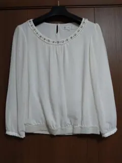 組曲✨️良品　ドット柄ビジュー付き長袖ブラウス