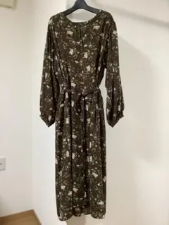 J*グ様 共地リボンベルト付き　前ボタン　茶色花柄ワンピース　LL