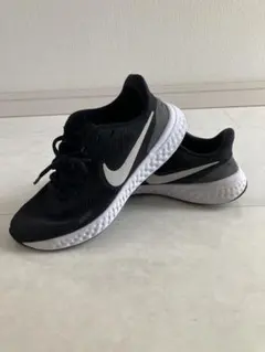 ♦️Nike♦️ レボリューション　 ブラック/ホワイト　23cm