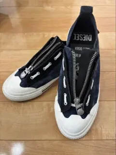 DIESEL ジッパー付きネイビースニーカー　2回使用したのみのサムネイル