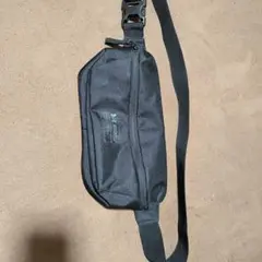 Under Armour ブラック ショルダーバッグ