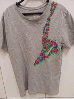 Nike 　花柄スニーカーグレーTシャツ　XＬサイズのサムネイル