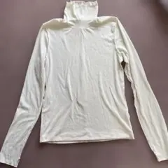 GU アイボリー タートルネック Sサイズ