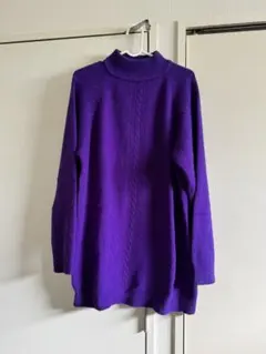 紫 タートルネック ニットセーター