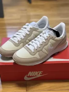 NIKE インターナショナリスト　LAIT COCO/BLANC 27cm