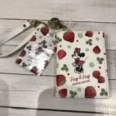 ディズニーストア商品　ミニーパスケース