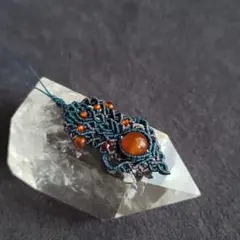 カーネリアンのオリジナルデザインマクラメストラップ