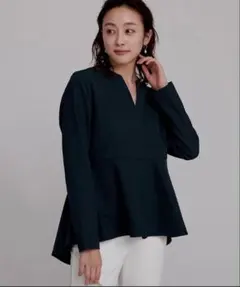 ダークネイビー Vネック ペプラムシャツ Sサイズ