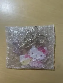 サンリオキャラクターズ　きらきらフルーツチャーム　リボン&小粒さくらんぼ　キティ