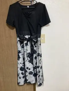 花柄Aラインワンピース 半袖 黒と白　2XL
