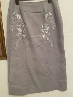 グレー 花柄刺繍 タイトスカート