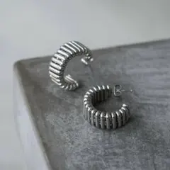 アコーディオンフープピアス シルバー ステンレス リュミエ Lumier 大ぶり