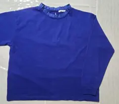 ブルーのカットソー