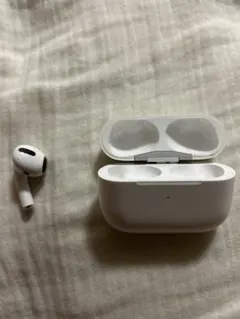 AirPods Pro右耳とケース(左耳も単独ならなぜか音楽が聴ける