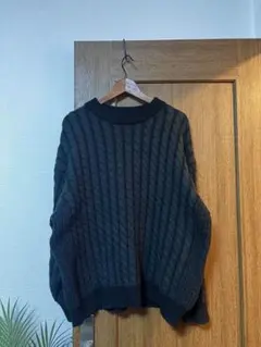 黒 ケーブルニット