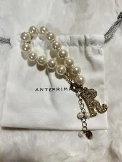 ANTEPRIMA パール Rモチーフチャーム