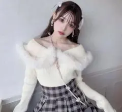 ホワイトオフショルダーセーター ファー襟付き