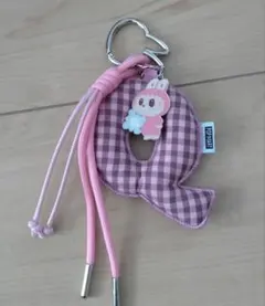 ラブブ　キーチャーム　イニシャル