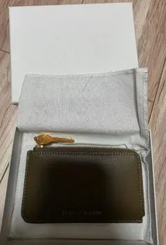 CHARLES & KEITH フラグメントケース オリーブグリーン