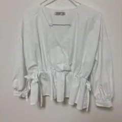 Bershka ブラウス　白　ホワイト　可愛い　シンプル　値下げ交渉可！即決可！