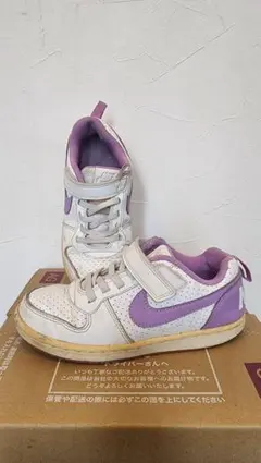 Nike ホワイト/パープル スニーカー