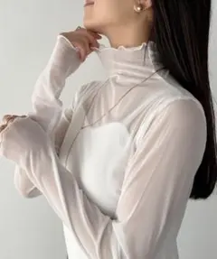 《新品未使用》CLEAメロウハイネックシアーインナー　ホワイト　L