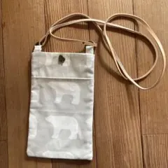 北極ぐま柄のスマホショルダーバッグ　サコッシュ
