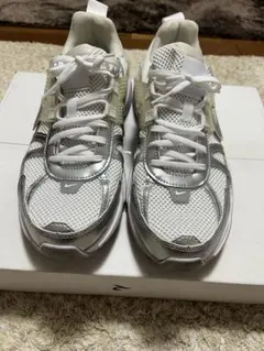 NIKE V2K RUN ホワイト シルバー スニーカー