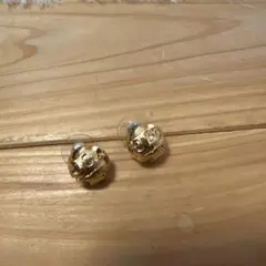 金色ボール型ピアス