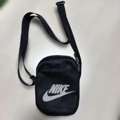 ナイキ　ロゴ　スウッシュ　ショルダーバッグ　スマホポーチ