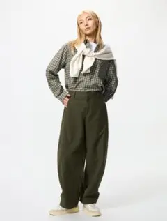 ジャージーバレルレッグパンツ　オリーブ　M　UNIQLO