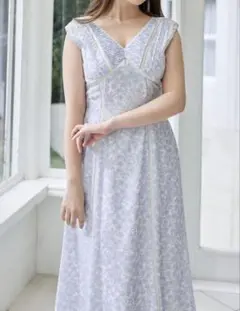 美品　herlipto Lace Trimmed Floral Dress