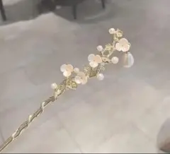 花とパールのヘアピン