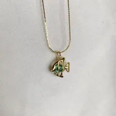 ゴールドトーン お魚チャーム ネックレス　アクアマリン