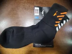 インザペイントバスケットソックス ブラック/オレンジ/ホワイト25～28cm