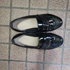 ブラックエナメルローファー