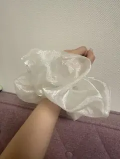 ホワイト シアー シュシュ