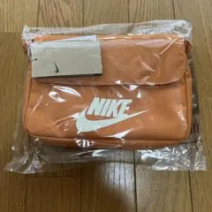 NIKE ショルダーバッグ　　ナイキ　バッグ　ボディーバッグ　新品