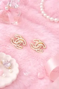 新品未使用CHANEL ココマークデザイン CCマークピアス ゴールド×ホワイト