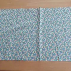 小花柄の綿プリント生地 約90cm x 40cm