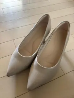 ポインテッドトゥ パンプス ホワイト
