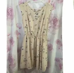 ハニーズ、花柄ワンピース