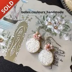 no.52 ハンドメイド　刺繍リボンとゴールドパーツのヘアアクセサリー✩.*˚ no.52 ハンドメイド 刺繍リボンとゴールドパーツのヘアアクセサリー