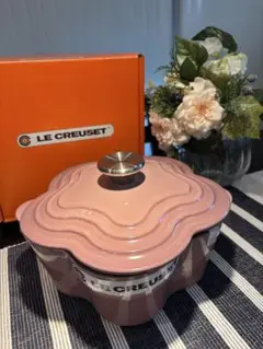 新品未使用　 ル・クルーゼ　ココット•フルール（フラワーツマミ）エシャロット ル・クルーゼ ココット・フルール フラワーツマミ IH対応 20cm
