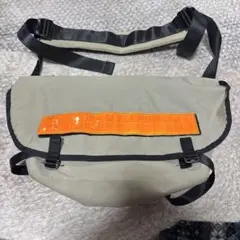 美品 クランプラー CRUMPLER メッセンジャーバッグ グレー - メルカリ