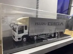 ISUZU GIGA トラック ミニカー　模型のサムネイル