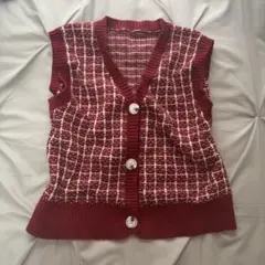 赤いチェック柄ニットベスト