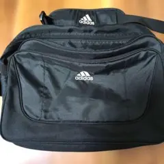 adidas アディダス 黒　ショルダーバック【大】