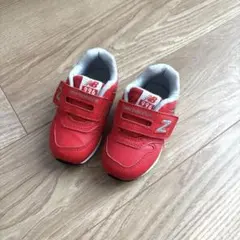 ニューバランス赤スニーカー 13.5cm 保育園